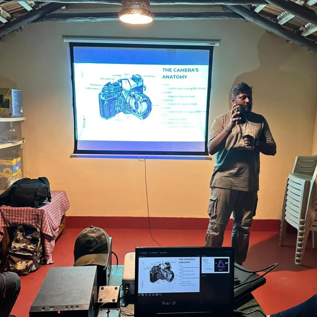 Photography instructor guiding a participant on a Tentasy wildlife workshop